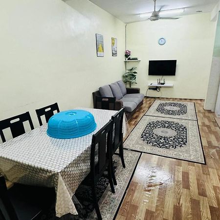 Idris Homestay Malacca Kültér fotó